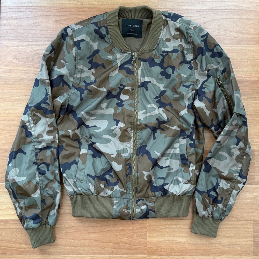 Forever 21: Love Tree light jack camouflage pattern small
